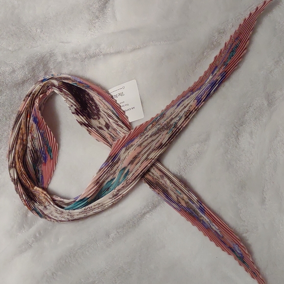 Hermes 'Noel au 24 Faubourg' Plisse Silk Christmas Scarf - Picture 7 of 9